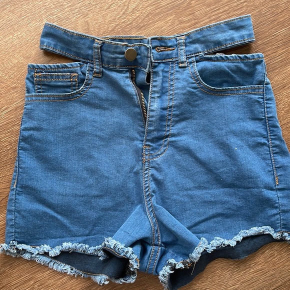 Shorts - Picture 1 of 2